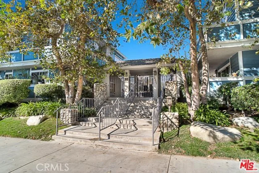 18427 Vincennes Street #6 photo 1