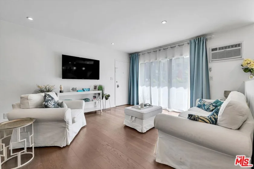 1233 N Laurel Avenue #114 photo 2