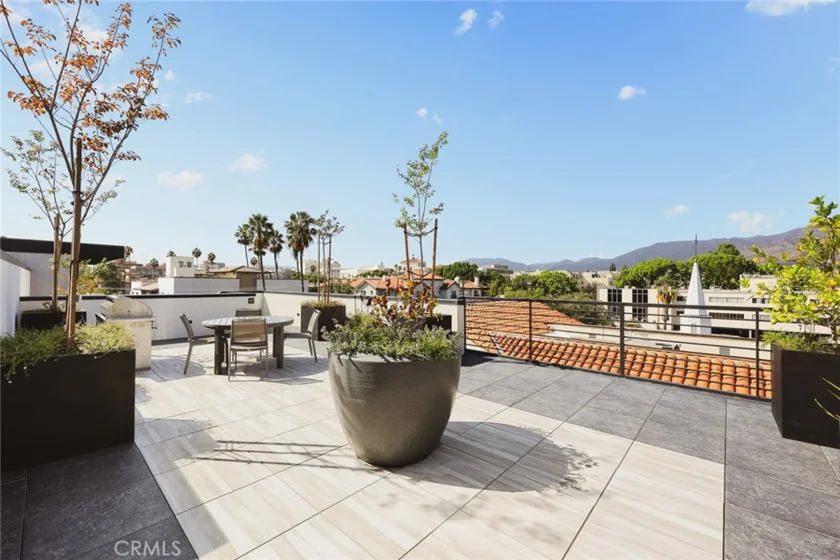 150 S Oak Knoll Avenue #104 photo 21