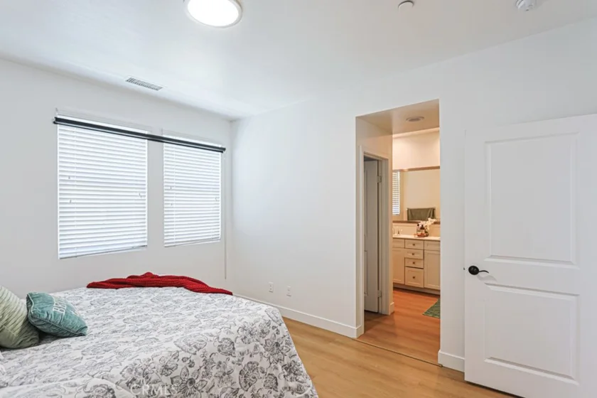 1410 N Harbor #1 photo 16