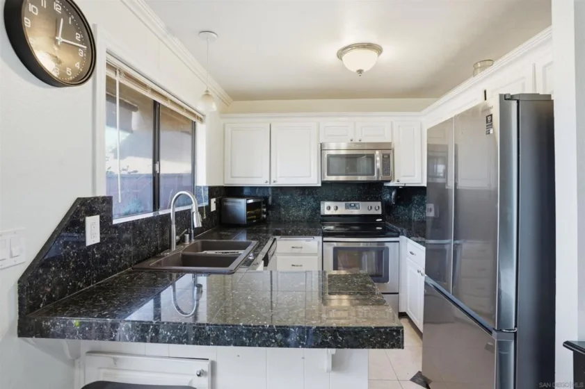 9463 Gold Coast #H5 photo 2