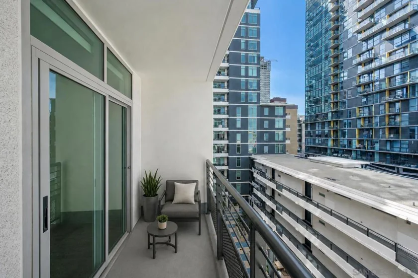 425 W Beech Street #721 photo 2