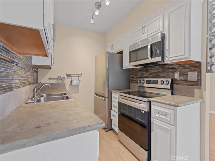 335 Cedar Avenue #412 photo 8
