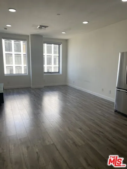 3810 Wilshire Boulevard #1001 photo 19