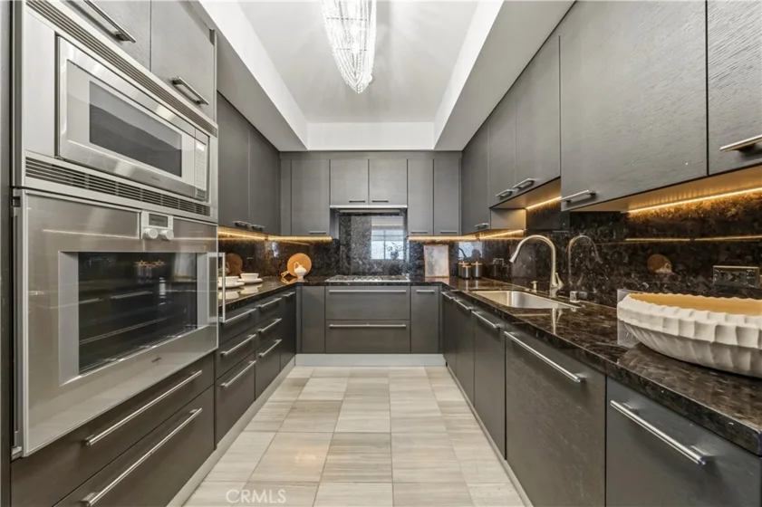 900 W Olympic Boulevard #46C photo 25