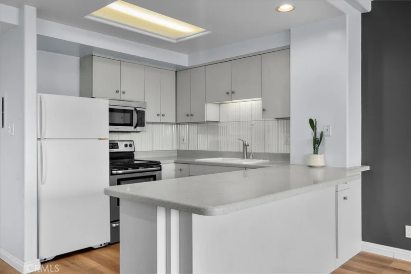 969 Hilgard Avenue #1006 photo 11
