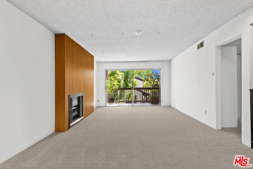 8207 Raintree Circle photo 2