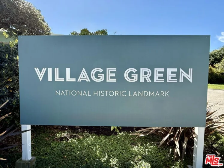 5516 Village Green photo 2