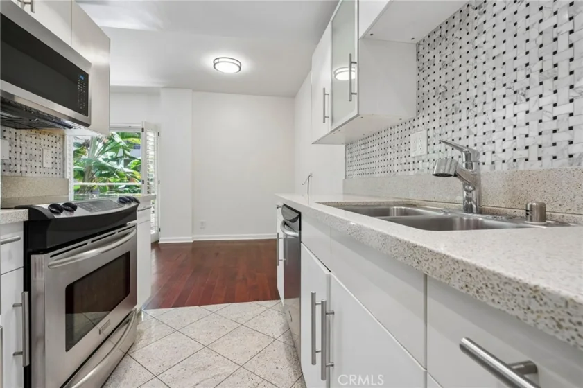 1131 Alta Loma photo 5