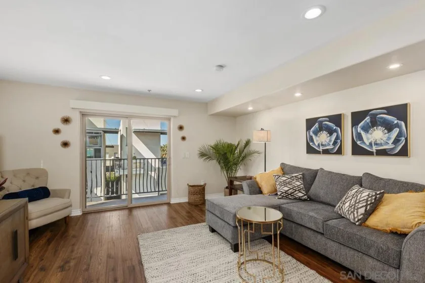 801 W Hawthorn Street #301 photo 3