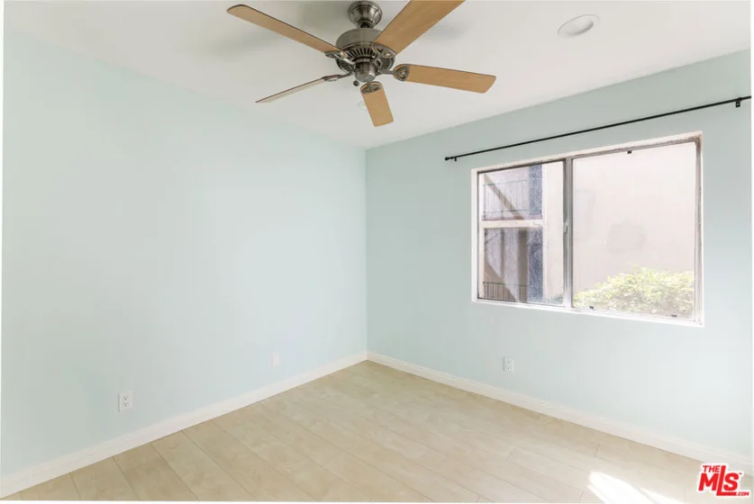 5460 White Oak Avenue #K103 photo 16