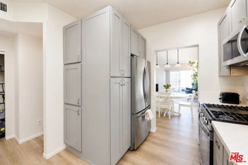 1915 Malcolm Avenue #301 photo 3