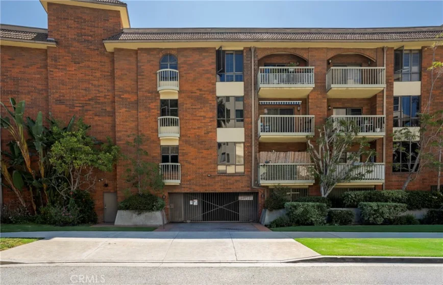 4444 Wilshire #102 photo 32