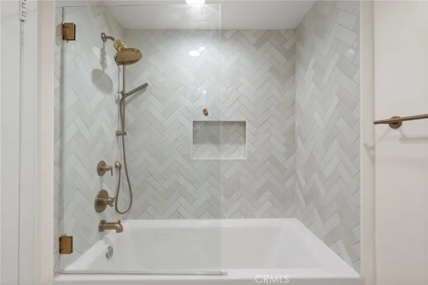 17914 Magnolia Boulevard #135 photo 13