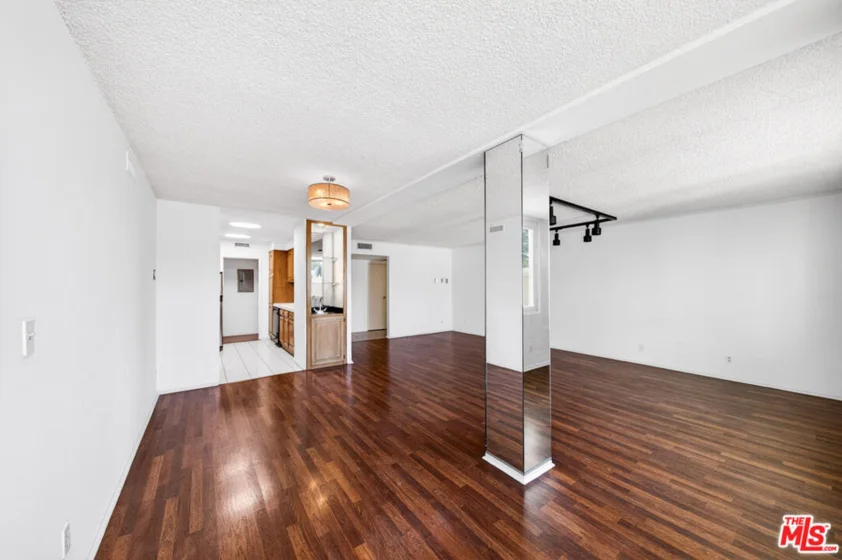 540 Kelton Avenue #402 photo 4