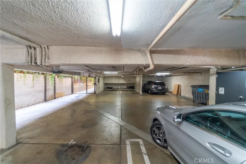 551 W Stocker Street #3 photo 32