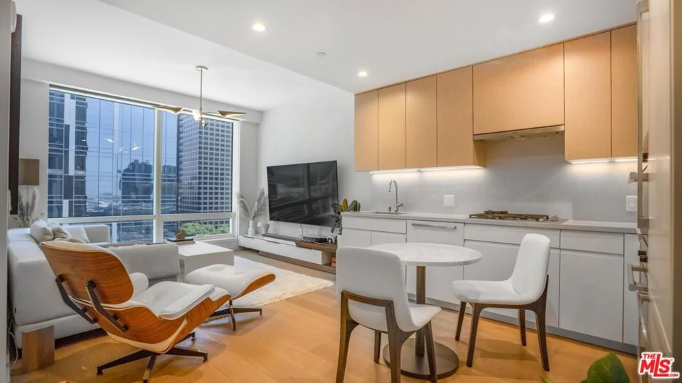 877 Francisco Street #1605 photo 1