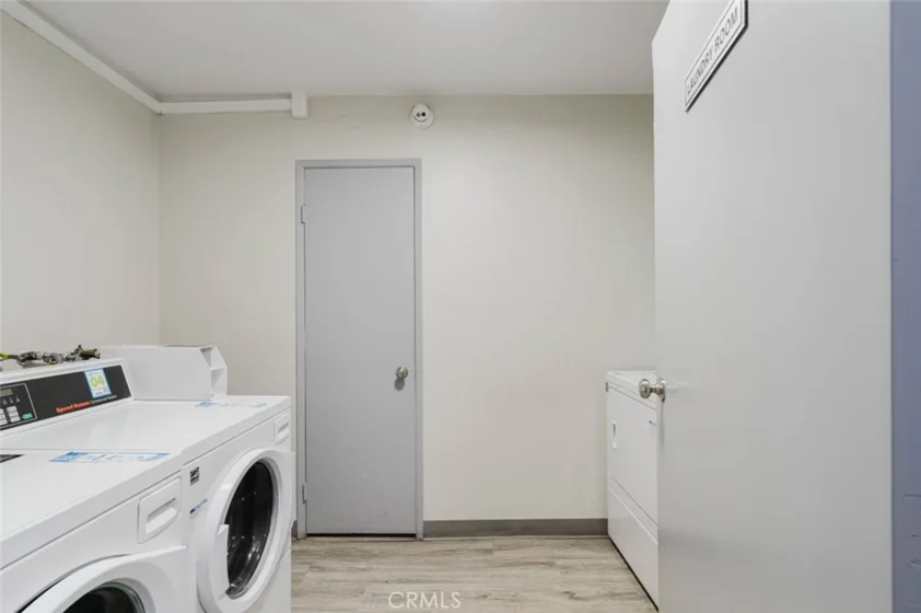 620 N Kenwood Street #208 photo 25