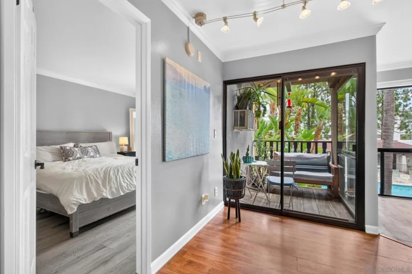 6924 Hyde Park #220 photo 35