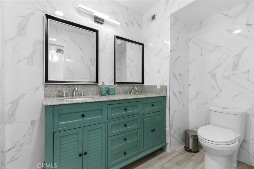 8801 Cedros Avenue #7 photo 28