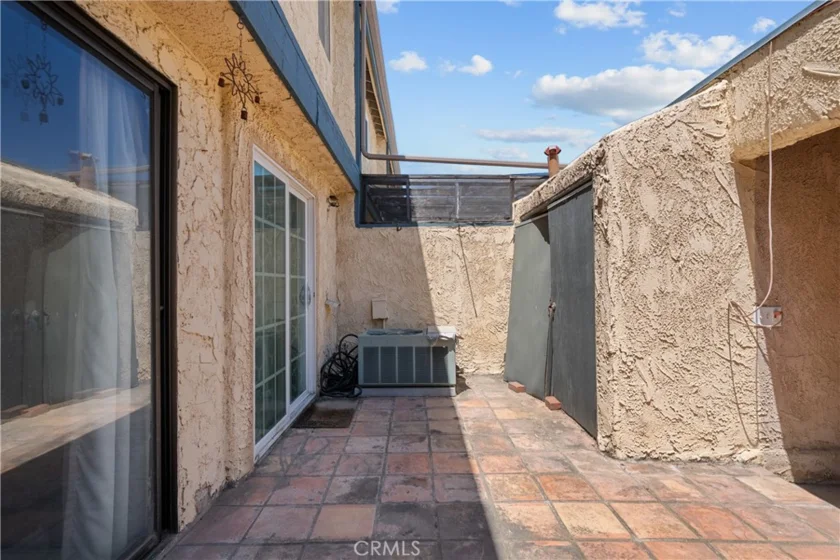 16745 Vanowen photo 16