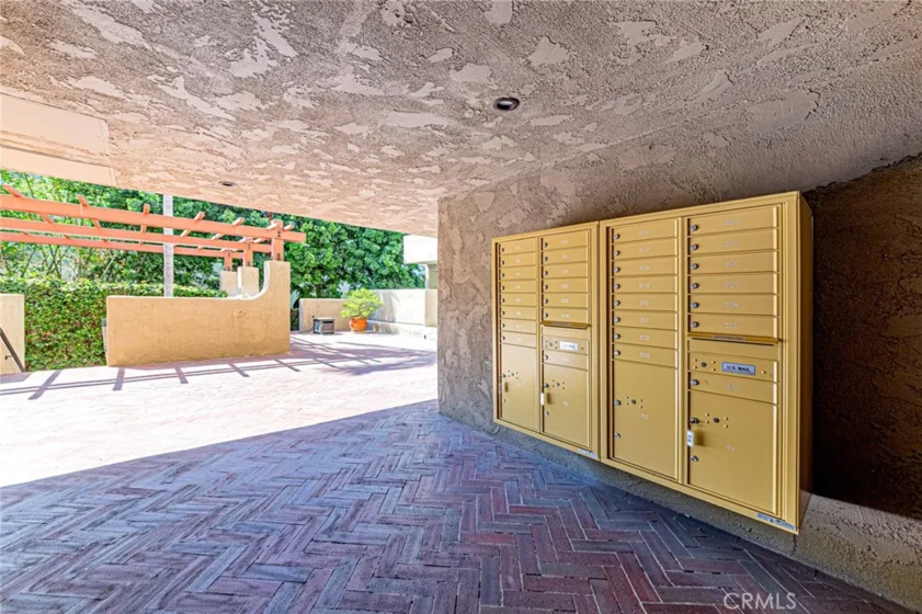 960 San Pasqual Street photo 4