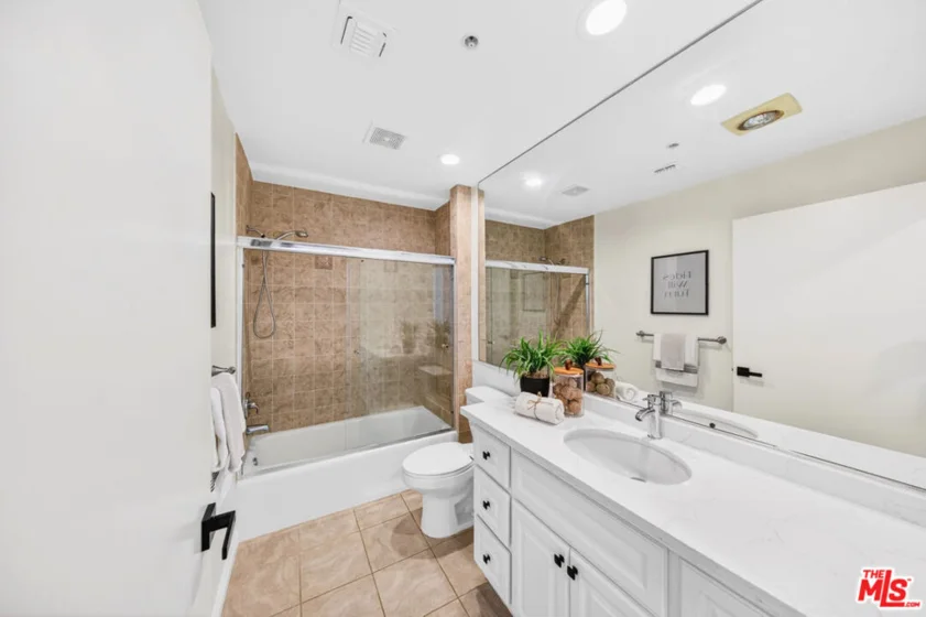 333 Westminster Avenue #402 photo 18