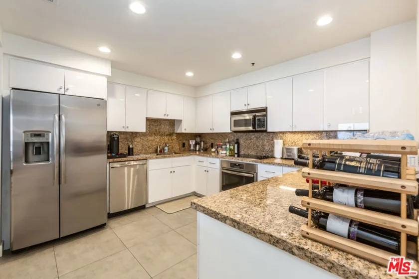 10445 Wilshire Boulevard #1806 photo 3