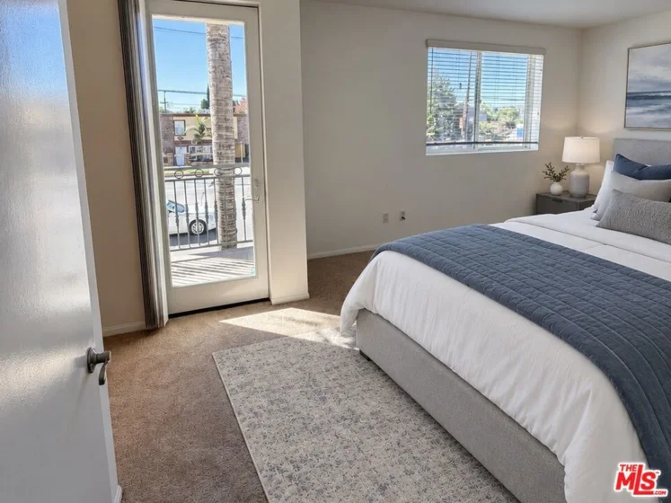 13941 Sherman Way #208 photo 9