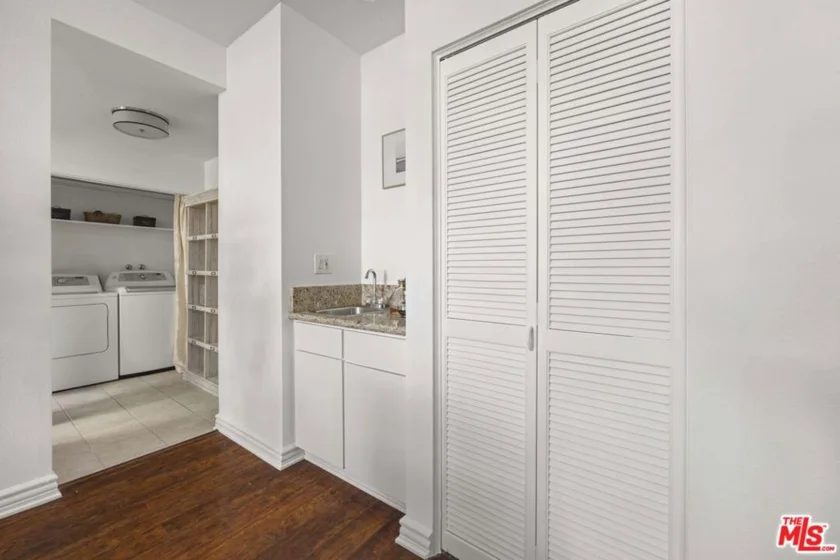 13331 Moorpark Street #318 photo 14
