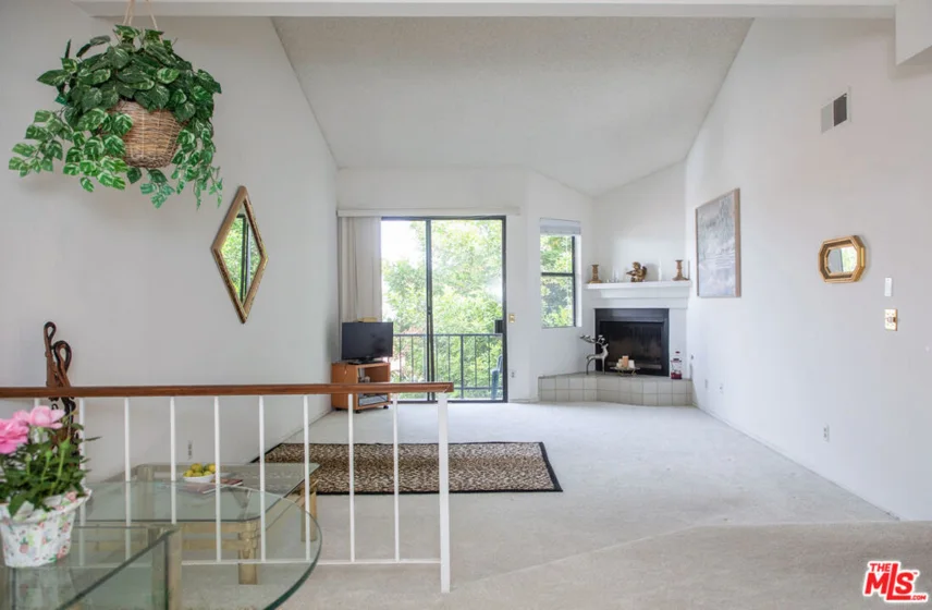 6323 Reseda Boulevard #44 photo 2