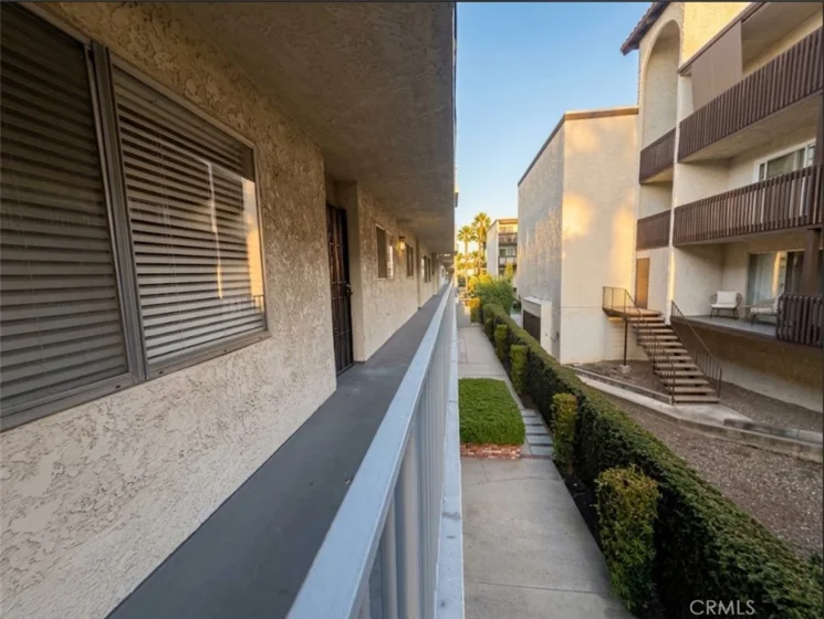 5354 Lindley #204 photo 32