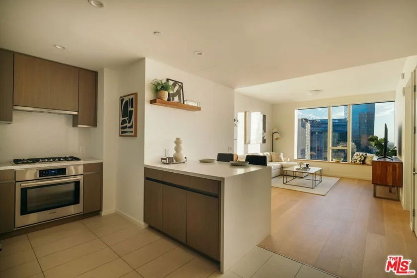 889 Francisco Street #1801 photo 37