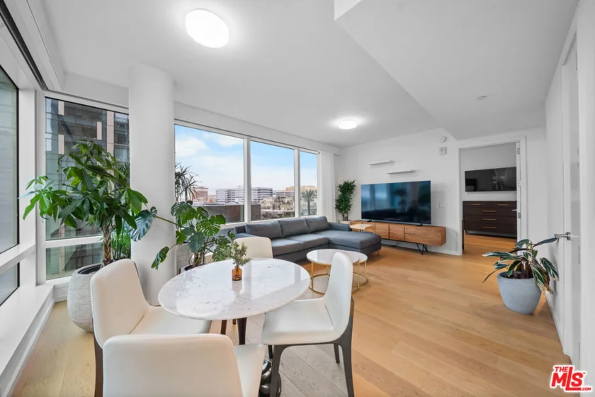 877 Francisco Street #1128 photo 2