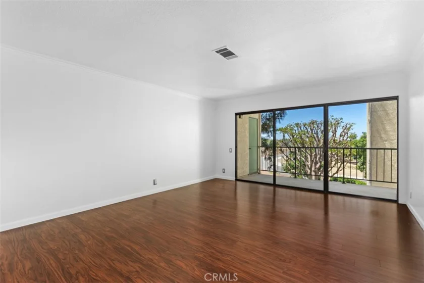 7215 Apricot photo 11