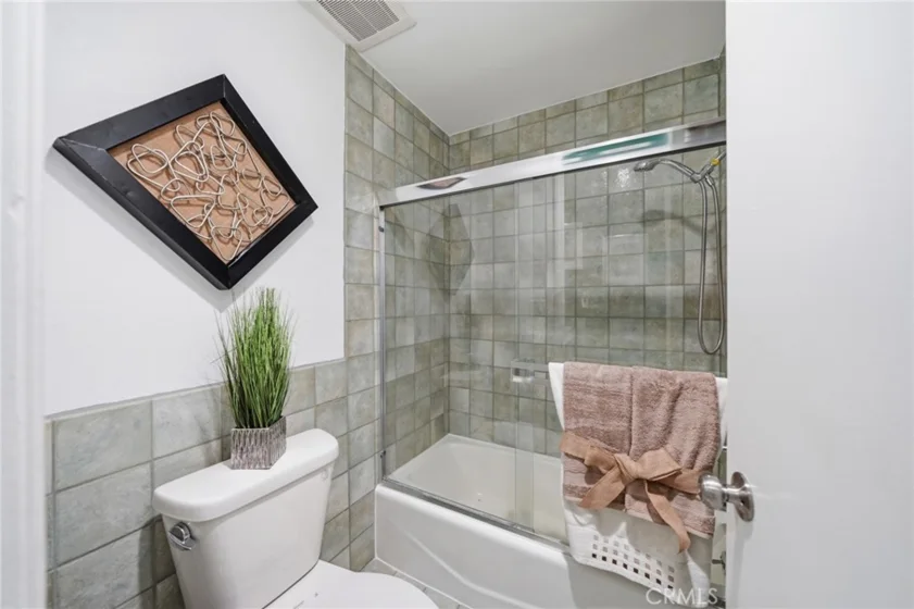 4477 Wilshire photo 23