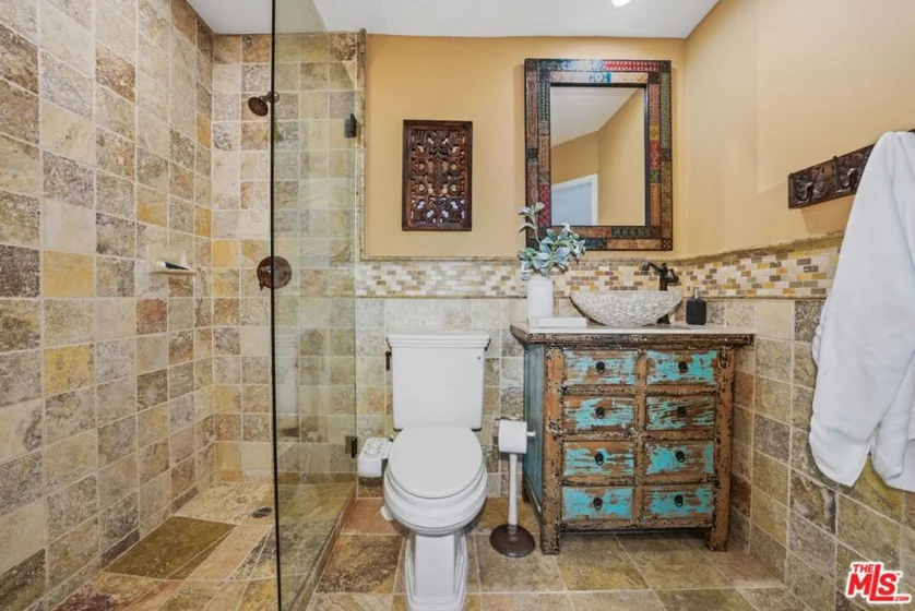 612 S Barrington Avenue #213 photo 11
