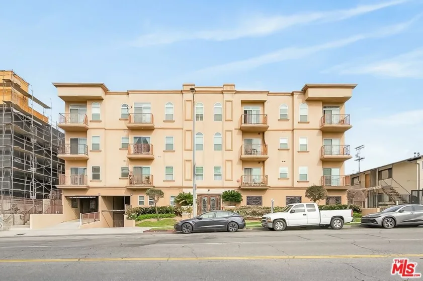 956 S Wilton Place #201 photo 15