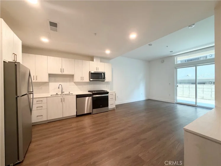 709 E Walnut Street #222 photo 5