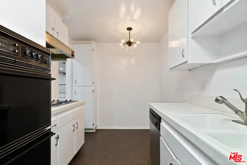 927 N Kings Road #107 photo 4