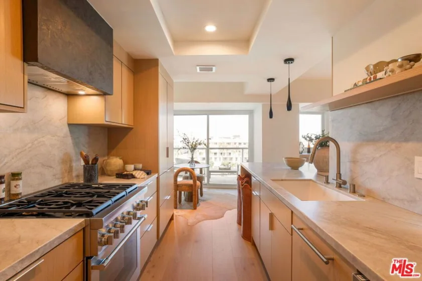 13600 Marina Pointe Drive #604 photo 7