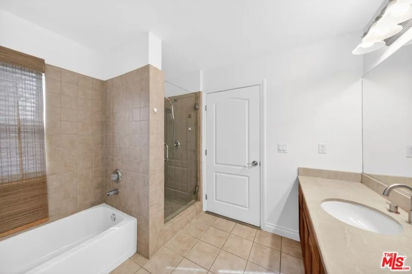 956 S Wilton Place #201 photo 9
