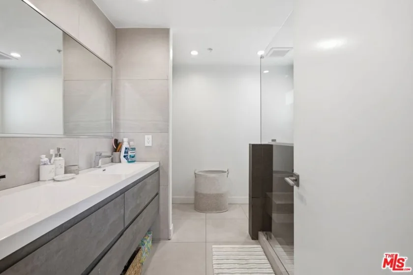 1238 S Holt Avenue #5 photo 4