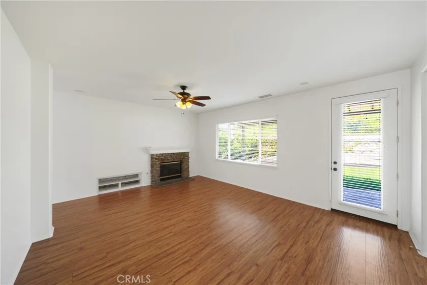 38090 Sherwood Street photo 10