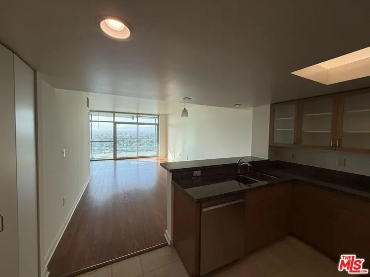 13700 Marina Pointe Drive #1219 photo 7