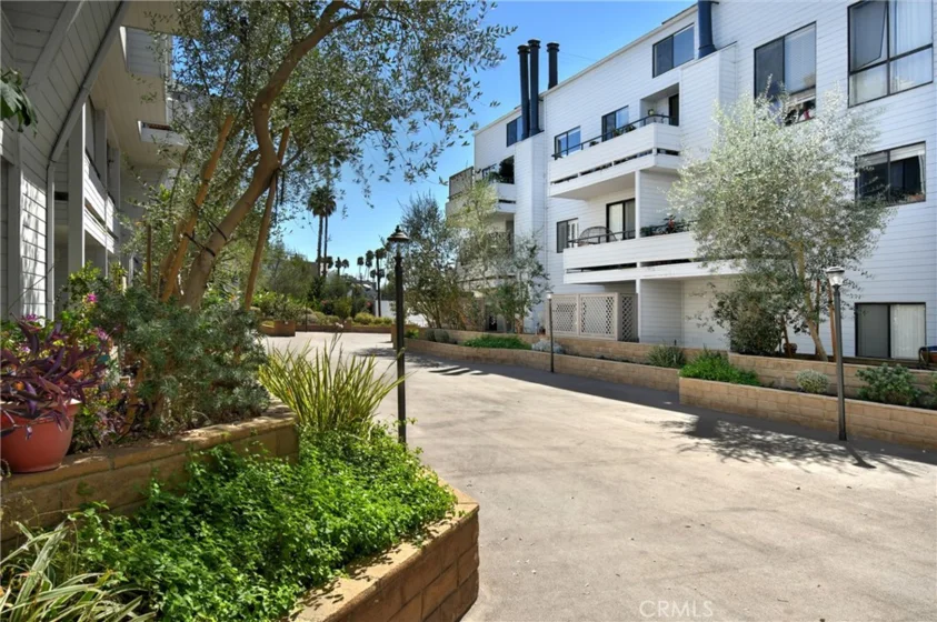 13331 Moorpark #223 photo 44
