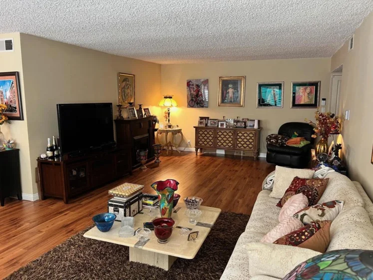 4487 Colbath Avenue #207 photo 9