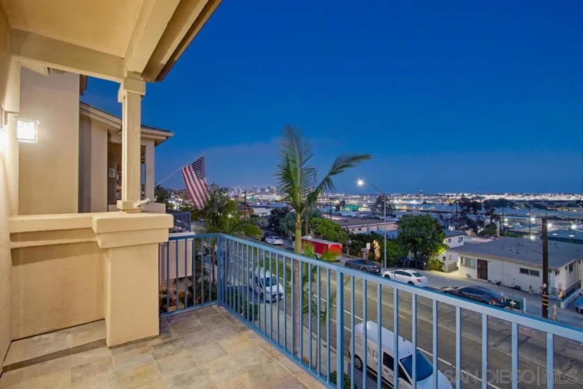 2078 San Diego photo 15