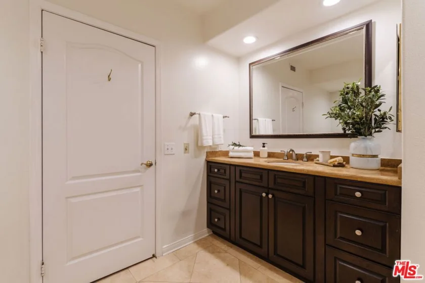 11855 Goshen Avenue #104 photo 19