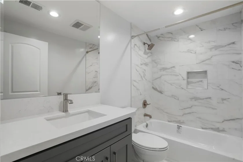 227 E Burbank #C photo 31